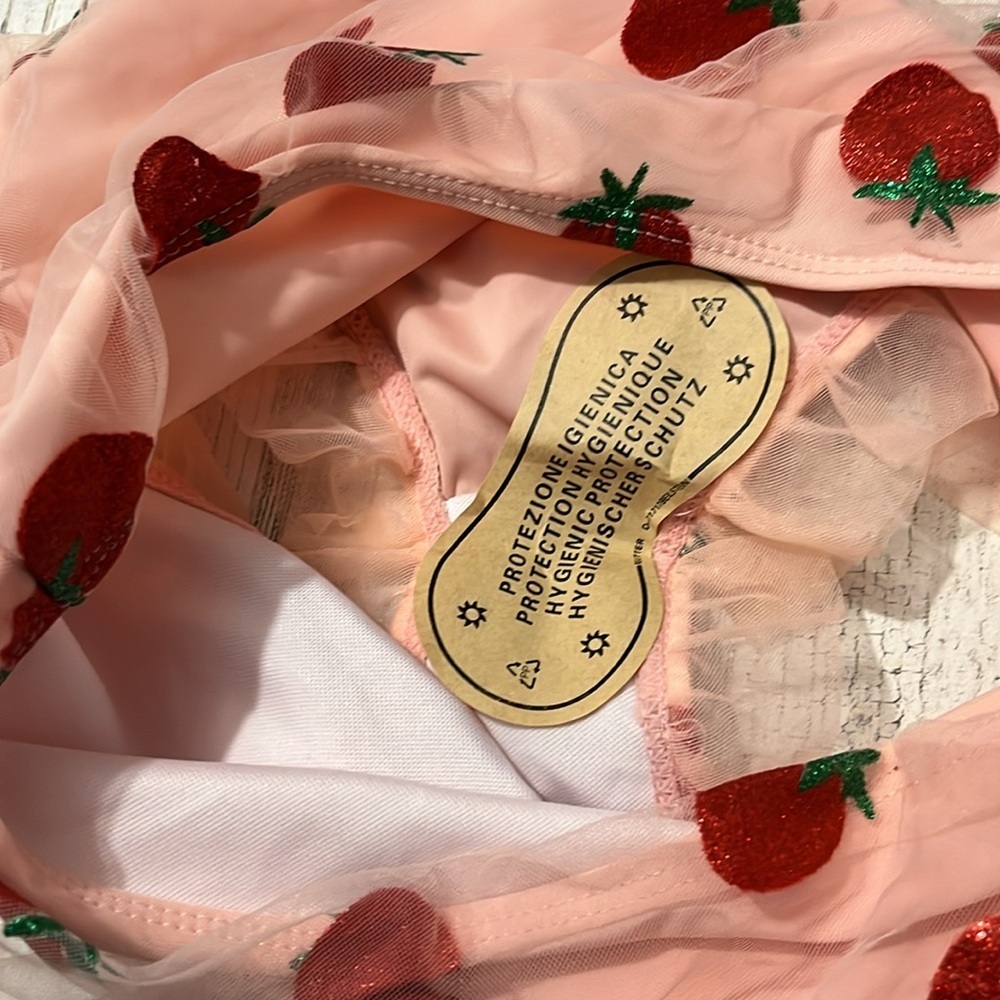 Retro Lace Strawberry Bikini Size Small. NWT - Picture 9 of 12